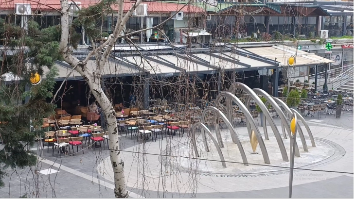 Угостителите од Трговскиот центар во Кочани ги отстрануваат терасите од јавната површина