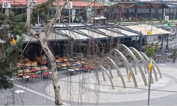 Угостителите од Трговскиот центар во Кочани ги отстрануваат терасите од јавната површина