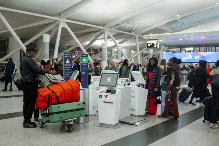 Агенти на ICE распоредени на 14 американски аеродроми