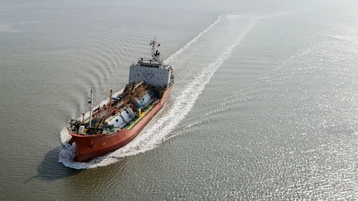 Два танкера за течен гас под индиско знаме поминаа низ Ормуската Теснина