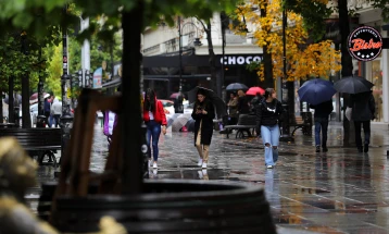Облачно со сончеви периоди и повремен дожд