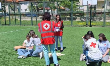 Kryqi i Kuq organizon ngjarje për promovimin e ndihmës së parë dhe rëndësinë e reagimit me kohë në situata të jashtëzakonshme