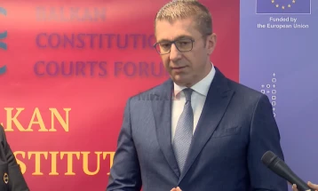 Mickoski: Qeveria nuk po mendon për hapjen e Kushtetutës, kushtet politike për këtë nuk janë plotësuar