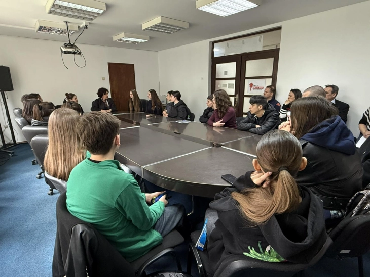 Деветоодделенците од Кисела Вода ја креираат својата полуматурска прослава