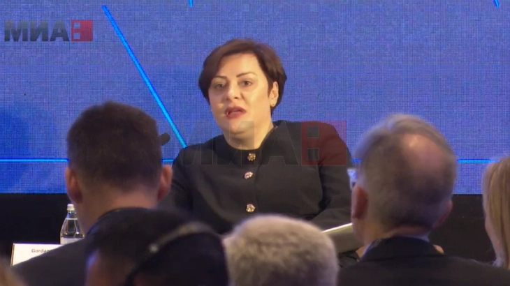 Dimitrieska-Koçoska: Si shtet po përballemi shumë mirë me situatën; është e lehtë të miratohen një grup masash, por duhet të kemi kujdes që të mos nxitet inflacioni