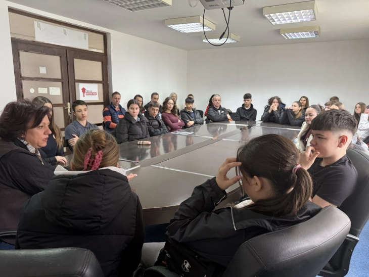 Општина Кисела Вода: Деветоодделенците од Кисела Вода ја креираат својата полуматурска прослава