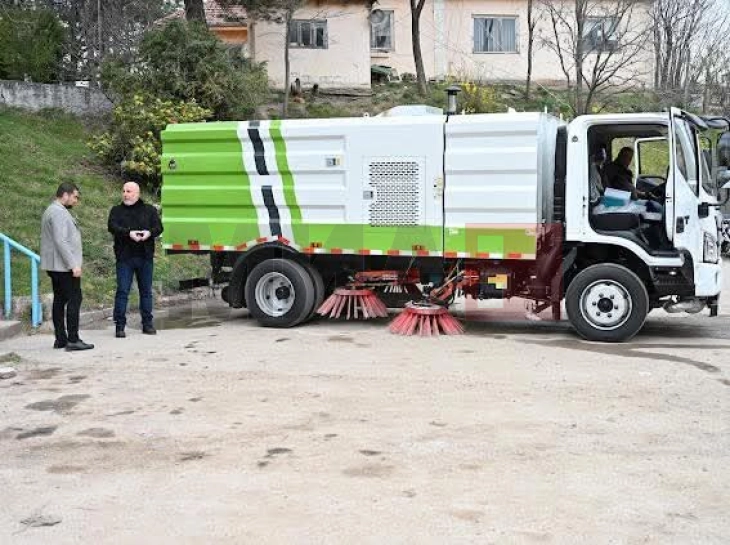 Штипското комунално претпријатие „Исар“ доби мултифункционално возило