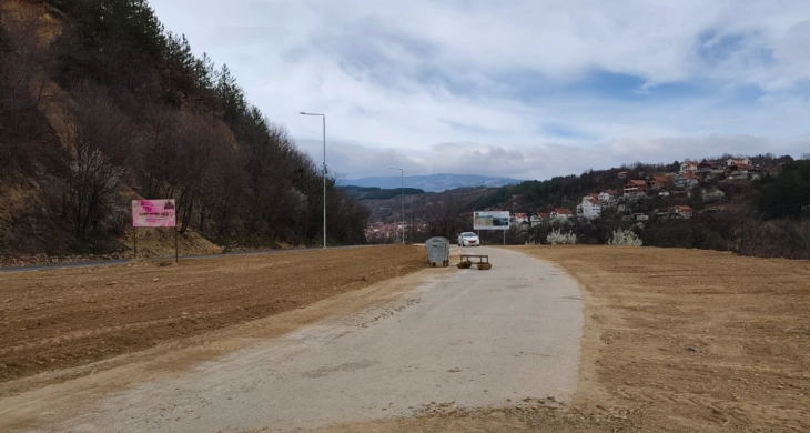 Во Македонска Каменица продолжуваат активностите за уредување и озеленување на просторот покрај стариот пат кон Кочани