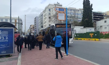 Казната за возење без билет во јавниот превоз во Солун и Атина се зголемува на 100 евра