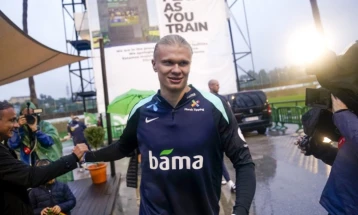 Халанд купи книга за 118.000 евра и ја подари