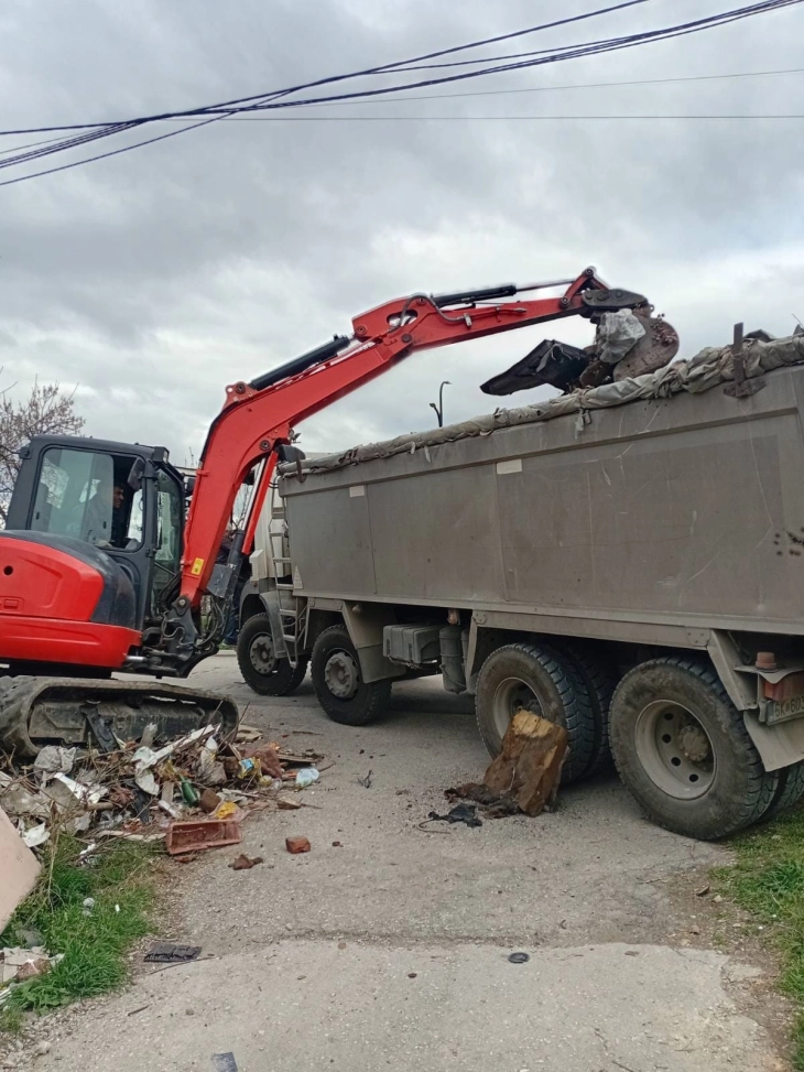 Герасимовски: Исчистена дива депонија во Маџир Маало, собрани 12 тони отпад
