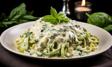 Pasta kremoze me spinaq