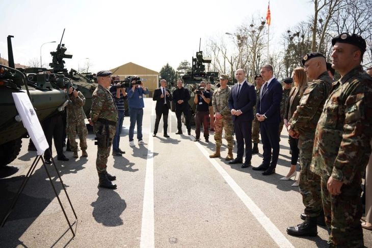 Mickoski: Armata e përforcon mobilitetin, 17-të automjete të blinduara 