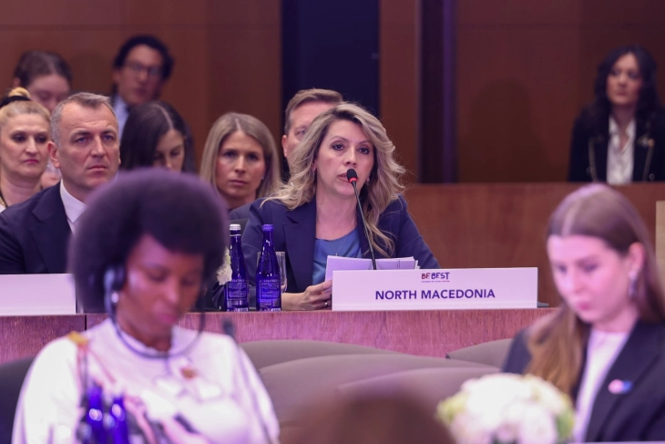 Сопругата на премиерот Мицкоски на глобален самит во Вашингтон во организација на Меланија Трамп: Целта на Владата е младите да ја разбираат технологијата и да ја користат за решавање проблеми