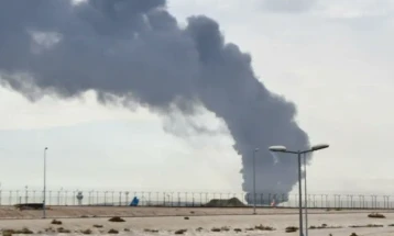 Zjarr në aeroportin e Kuvajtit pas sulmeve me dronë