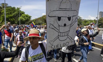 Протести на работници и студенти во Венецуела со барања за повисоки примања