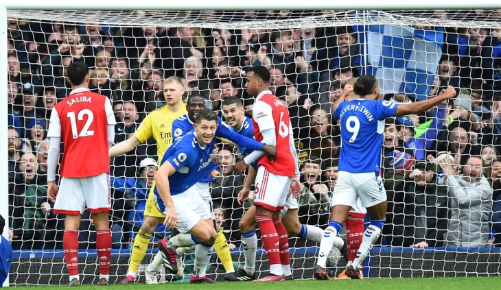 Гардијан: Евертон може да ја тужи Премиер лигата по казната на Челзи