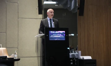 Капетановиќ: Кариерните патеки веќе не се толку линеарни, не се важни само дипломите, туку вештините, способностите и адаптабилноста