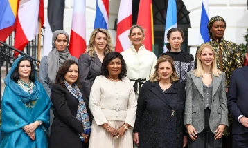 Сопругата на премиерот Мицкоски на глобален самит за образование и дигитална писменост, организиран од првата дама на САД, Меланија Трамп