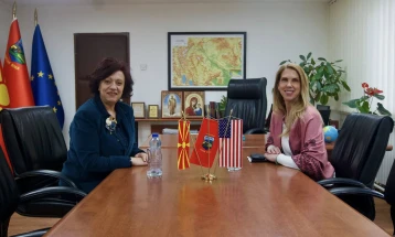 Американската в.д. амбасадорка Варнс во посета на Општина Кисела Вода