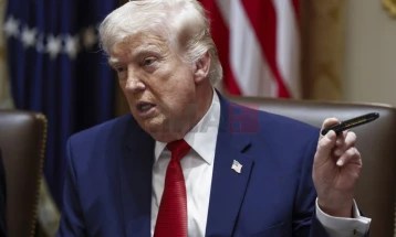 Трамп: Иран дозволи премин на 10 танкери за нафта низ Ормуската Теснина, тоа е голем подарок