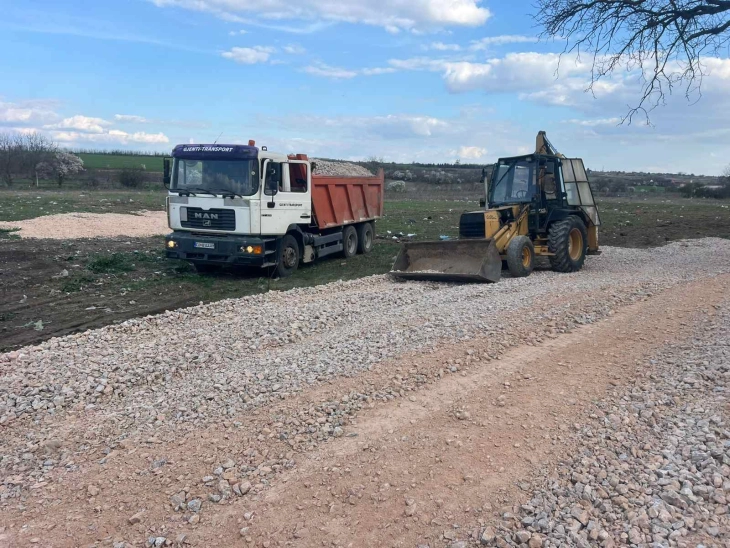 Почна изградбата на паркинг-простор во Долно Којнаре, Кумановско