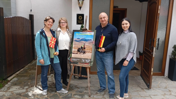 Од Хановер до Кина, 18.000 километри на велосипед низ 19 држави - луѓето се најпријатното изненадување, вели Германката Хорнбрук