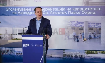 Nikolloski: Rikonstruimi i aeroportit në Ohër do të thotë më shumë pasagjerë, zhvillim të turizmit dhe biznesit në rajon