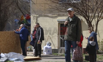 Тројца загинати, меѓу кои и 13-годишно момче, при руско бомбардирање на Краматорск