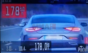 Sanksionohet shoferi, drejtonte automjetin me shpejtësi prej 178 kilometra në orë