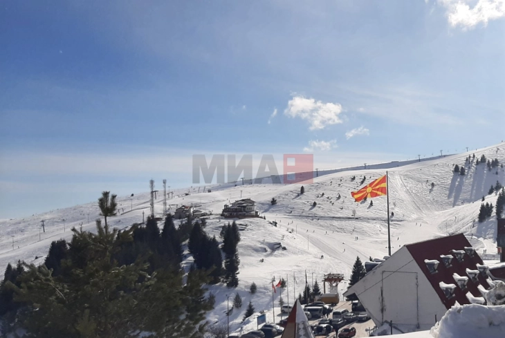 Më ftohtë në Kodrën e Diellit dhe 59 centimetra borë