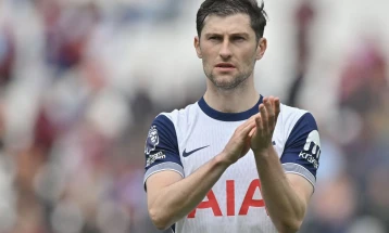 Дефанзивецот на Тотенхем, Дејвис, би можел да стане привремен тренер на тимот