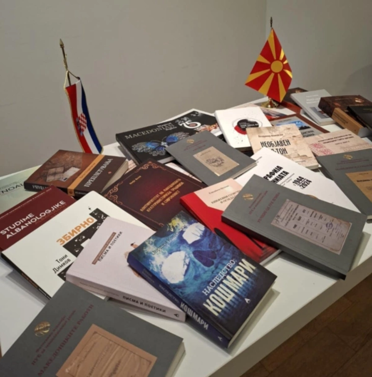 Донација на книги од НУБ  „Св. Климент Охридски“ за македонскиот КИЦ во Загреб