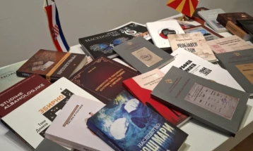 Донација на книги од НУБ  „Св. Климент Охридски“ за македонскиот КИЦ во Загреб