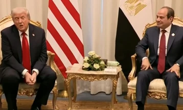 Египетскиот претседател  го повикува Трамп да ја прекине војната, бидејќи „никој друг не може“