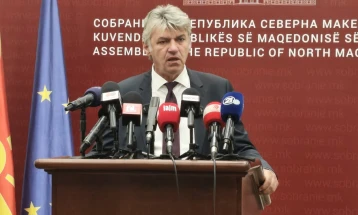 Села очекува Апелација да пресуди во негова корист во врска со АА, како алтернатива веќе формирал нова политичка партија