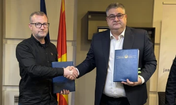 Потпишан колективниот договор за вработените во Министерството за јавна администрација, етапно зголемување на платите до 40 проценти