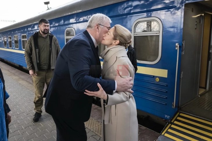 Kaja Kallas dhe një delegacion i ministrave të BE-së mbërritën në Kiev për përvjetorin e tragjedisë Buça