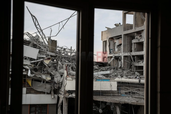 Tre të vrarë dhe 12 të lënduar në sulmin ndaj një objekti fetar në Iran