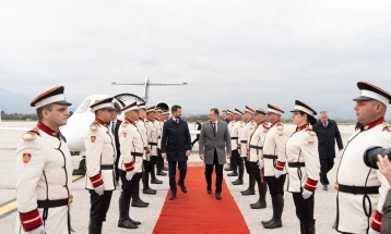 Министерот Андоновски на аеродромот во Скопје го пречека претседателот на Црна Гора, Јаков Милатовиќ