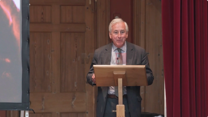 Кралскиот историчар  Викерс тврди дека принц Филип години наназад боледувал од рак на панкреасот