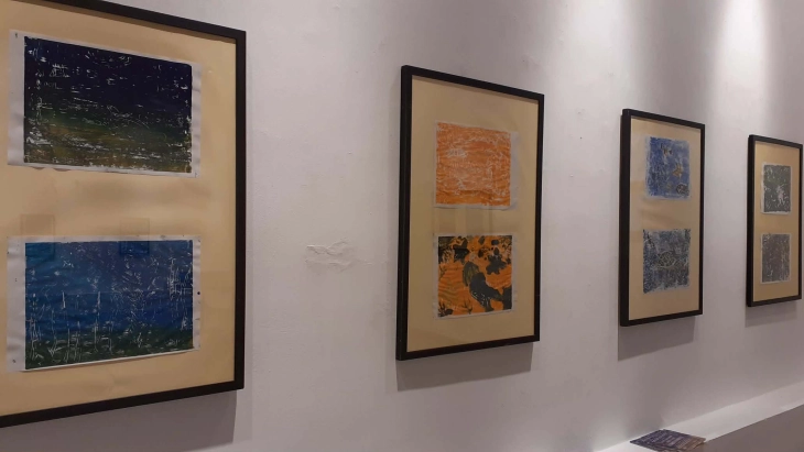 Изложба на 50 графики во техника монотипија изработени од деца со попреченост по повод Меѓународниот ден на лица со аутистичен спектар на нарушување