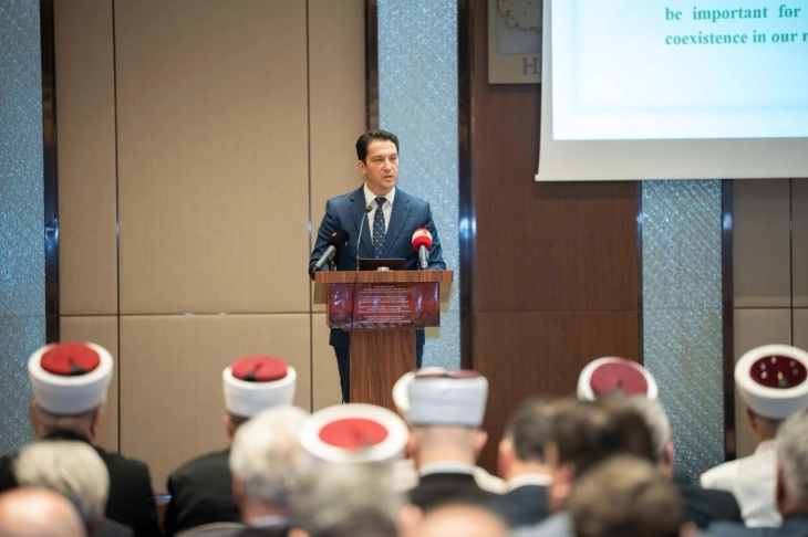 Вицепремиерот Беким Сали учествува на Самитот на верските заедници на Балканот