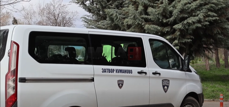 Осудени лица  помагаа во расчистување на градскиот парк во Куманово