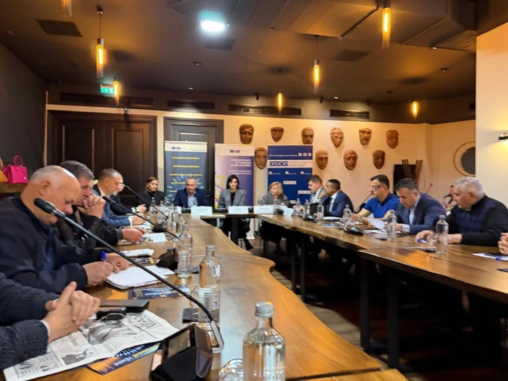 Претставници на Македонците учествуваа на средба во Корча посветена на  самоидентификацијата на националните малцинства