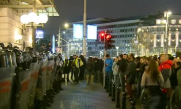 Протести во центарот на Белград по влегувањето на полицијата во Ректоратот на Универзитетот