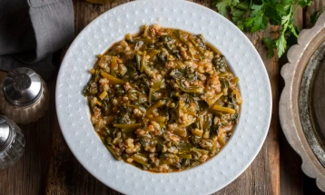 Спанаќ со ориз и мелено месо