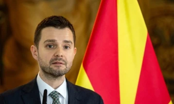 Муцунски во Париз на средби со француски претставници, фокус на евроинтеграциите