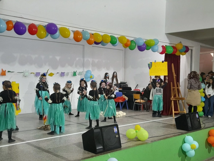 Дојрански туристи и маријачи продефилираа на априлијадата во Дојран