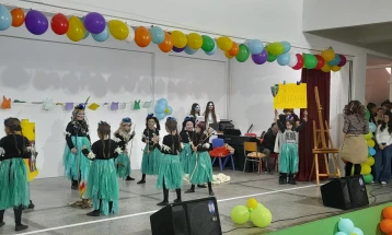 Дојрански туристи и маријачи продефилираа на априлијадата во Дојран